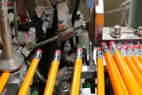(ویدئو) فرآیند دیدنی تولید مداد رنگی در یک کارخانه در چین 