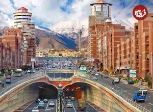 عکس| سفر زمن؛ عبور همزمان اسب، اتومبیل و واگن اسبی از یکی از خیابان‌های تهران