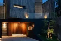 تصاویر| خانه‌ای با ۱۰ درجه انحراف! 