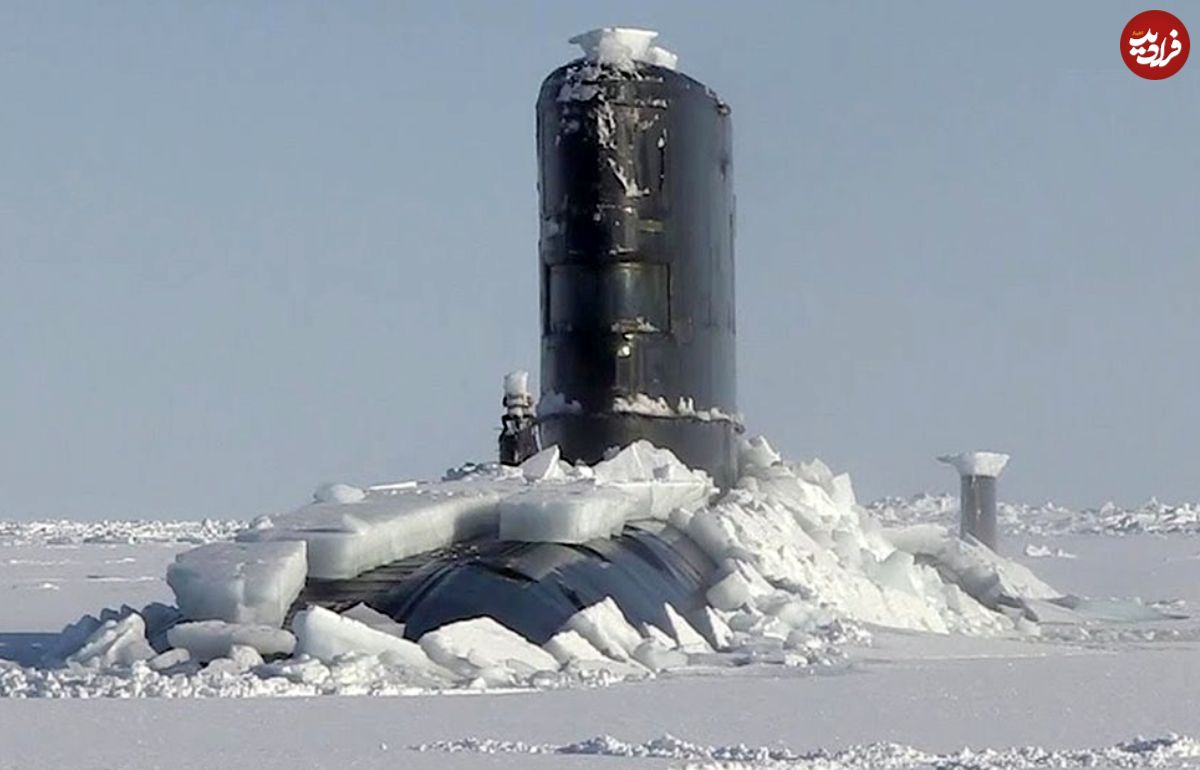 (ویدئو) لحظه حیرت انگیز بیرون آمدن زیردریایی اتمی آمریکا از زیر یخ های قطب!
