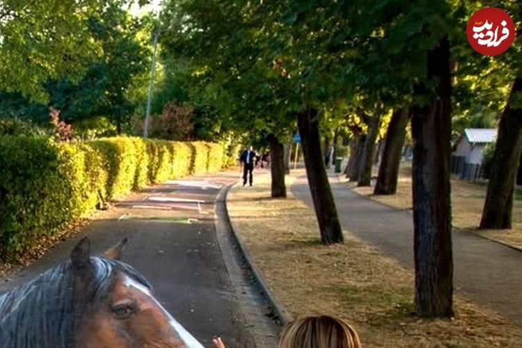 عکس؛ هنر خیابانی؛ خلاقیت استثنایی هنرمندی که در خیابان یک «اسب خیالی» خلق کرده است