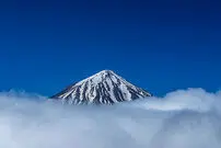 ( ویدیو) بارش باورنکردنی برف روی قله دماوند در دل تابستان