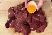 ببینید| طرز تهیه یک شام ساده با 500 گرم جگر مرغ و 2 تخم مرغ