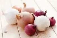 آیا پیاز سفید و قرمز ارزش غذایی یکسانی دارند؟