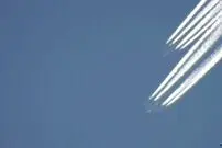 (ویدئو) کورس تماشایی ایرباس A340 با ایرباس غول پیکر A380 در آسمان