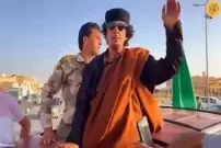 (ویدئو) «زنده باد رهبر»؛ بدل قذافی همه را غافلگیر کرد
