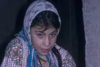 عکس| سفر به ایران قدیم؛ دختران اصفهانی در حال پر کردن کوزۀ آب؛ 65 سال قبل