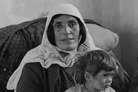 عکس| سفر زمان؛ یک خانوادۀ روستایی در شمال تهران در زیر کرسی؛ 75 سال قبل