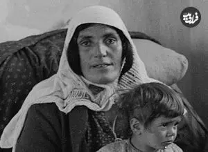 عکس| سفر زمان؛ یک خانوادۀ روستایی در شمال تهران در زیر کرسی؛ 75 سال قبل