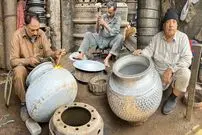 ببینید| چگونه دیگ‌های بزرگ آلومینیومی در پاکستان ساخته می‌شوند؟