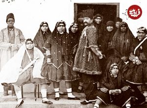 عکس؛ سفر در زمان؛ ژست خاص «جوجوق، یکی از زنان جوان ناصرالدین‌شاه»
