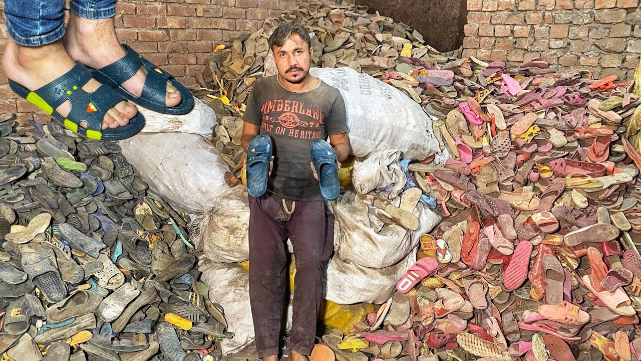 (ویدئو) فرآیند جالب بازیافت دمپایی پلاستیکی کهنه برای ساخت دمپایی جدید در پاکستان