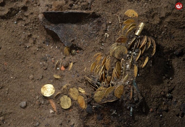 گنج 400 سالۀ سکّه‌های طلا از زیر «محراب کلیسا» بیرون آمد