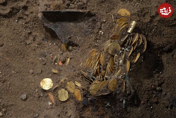 گنج 400 سالۀ سکّه‌های طلا از زیر «محراب کلیسا» بیرون آمد