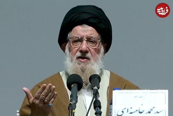 عکس؛ سفر به تاریخ؛ گفتگوی «رهبر انقلاب» با برادر بزرگترشان «سید محمد خامنه‌ای» در یک مراسم؛ سال 92