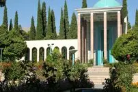 عکس| سفر زمان؛ «شیرازی ها» در کنار «آرامگاه سعدی»؛ سال 1285 شمسی