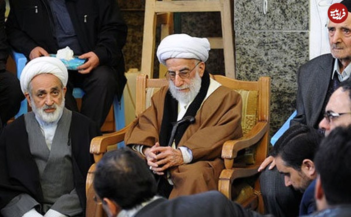 عکس؛ سفر به تاریخ؛ اشک‌های «آیت الله جنتی» در مراسم تشییع همسرش؛ سال 1394