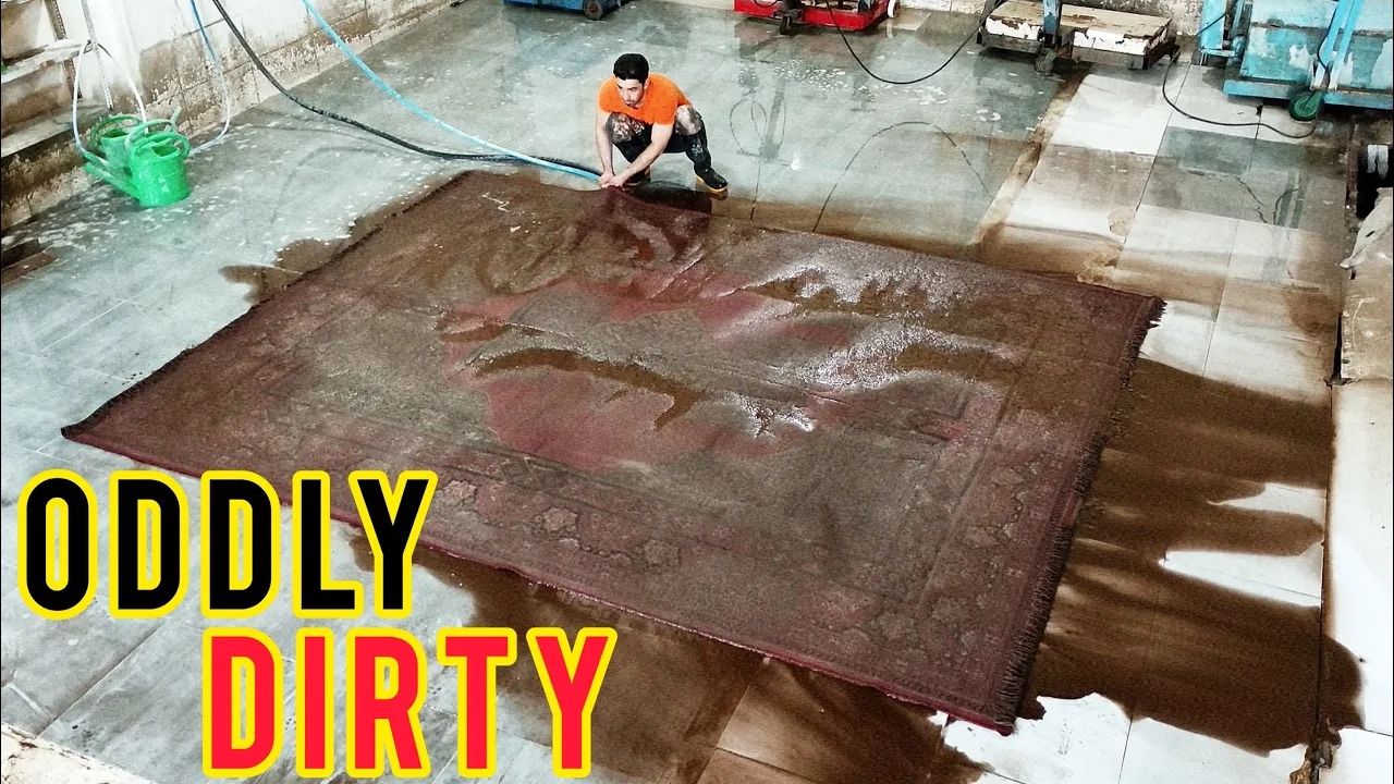 (ویدئو) شست و شوی تماشایی یک فرش فوق العاده کثیف با هزینه 2.5 میلیون تومان