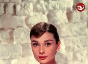 عکس| سفر در زمان؛ «آدری هپبورن 21 ساله» در حال قدم زدن با مادرش در رم؛ سال 1328