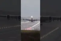 (ویدئو) مهارت خارق العاده خلبان A380 در بلند کردن بزرگترین هواپیمای جهان در تندباد