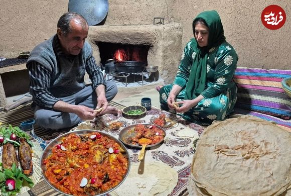 ببینید؛ غذای روستایی در ایران؛ پخت خوراک گوجه و بادمجان و نان تازه