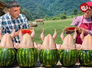 ببینید؛ غذای روستایی در آذربایجان؛ پخت مرغ کامل داخل هندوانه در طبیعت