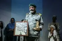 عکس| سفر در زمان؛ «ناخدا صمدی» در میان کلاه سبزهای ارتش؛ اواخر دهه 50