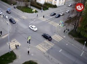 ببینید؛ برخورد خودرو با عابران از جمله دو کودک در روسیه