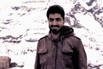 عکس| سفر در زمان؛ «سردار سلیمانی» در حال بررسی نقشه عملیات در هواپیما؛ دهه 90