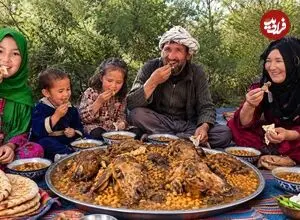 ببینید| غذای روستایی در افغانستان؛ طبخ کله پاچه و پخت نان در کنار رودخانه