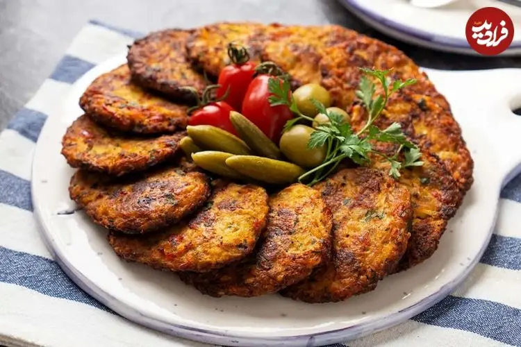 کوکوی مرغ و پیازچه؛ افطاری ساده و مقوی