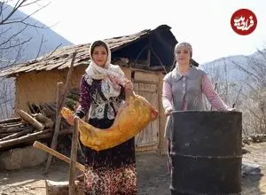 ببینید| غذای روستایی در ایران؛ کباب کردن بره کامل در بشکه
