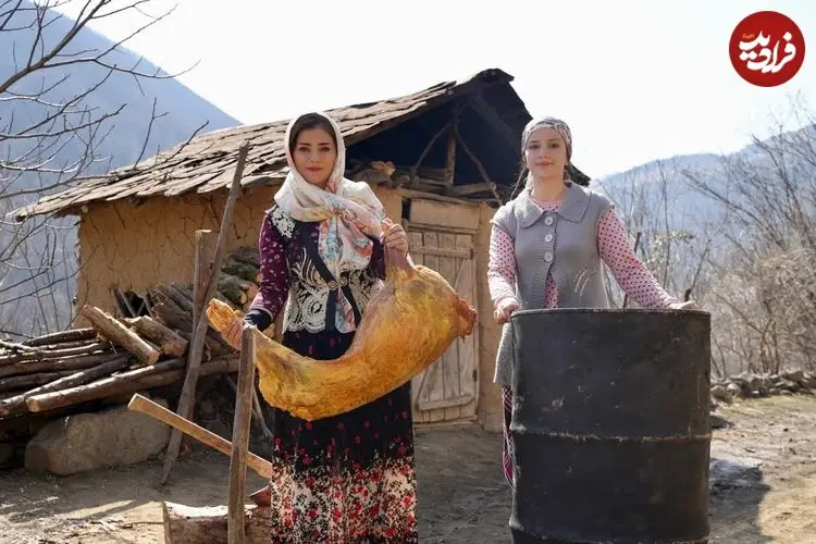ببینید| غذای روستایی در ایران؛ کباب کردن بره کامل در بشکه