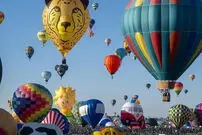 ببینید| برخورد بالن هوای گرم با خودروی پارک‌شده در تگزاس