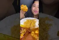 (ویدئو) هندی ها چلو گوشت و چلو مرغ را به این شکل عجیب می خورند!
