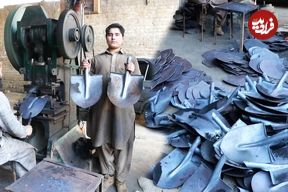 ببینید؛ مراحل دیدنی تولید انبوه بیل در کارگاهی در پاکستان