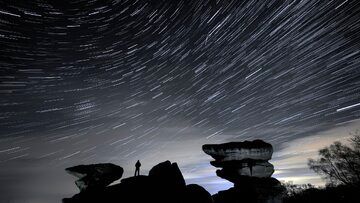 غوغای ستارگان، شهاب‌ باران و ردپای ستاره دنباله‌دار؛ چشم از آسمان بر ندارید