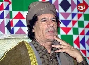 عکس| سفر در زمان؛ «معمر قذافی» در چادر پدرش در صحرای سرت؛ سال 1351