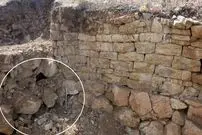 جمجمۀ 2 هزارسالۀ «جنگجوی شکست‌خورده» در زیر دیوار پیدا شد