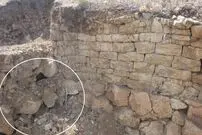 جمجمۀ 2 هزارسالۀ «جنگجوی شکست‌خورده» در زیر دیوار پیدا شد