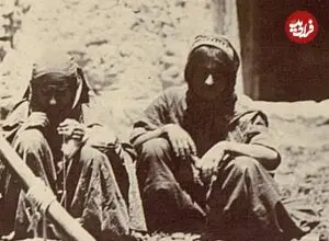 عکس| سفر زمان؛ زنان اصفهانی در حال بافتن «پلاس»؛ 140 سال قبل
