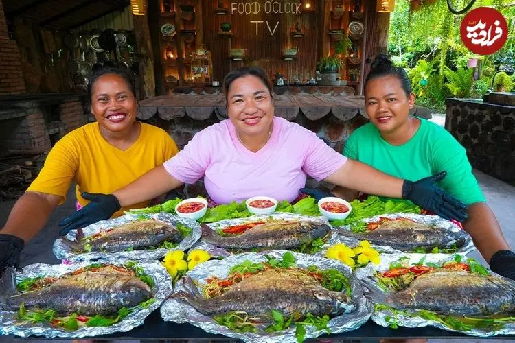 ببینید| غذای روستایی در سنگاپور؛ کباب ماهی در برگ موز روی آتش