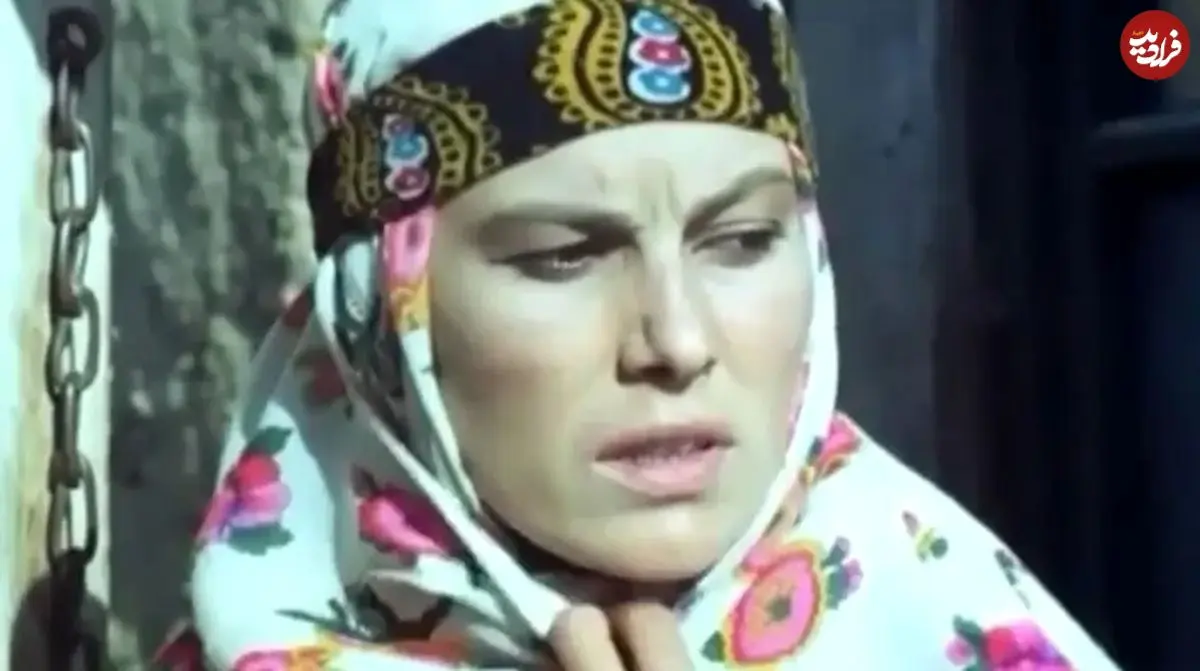 عکس| سفر زمان؛ اشک‌های «مهرانه مهین ترابی» در بزرگداشت یک کارگردان؛ سال 95