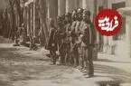 عکس| سفر زمان؛ سربازان قاجاری در دو طرف خیابان فردوسی