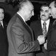 عکس؛ سفر در زمان؛ «رئیس سوم ساواک در حال سکه گرفتن از شاه»؛ دهه 40