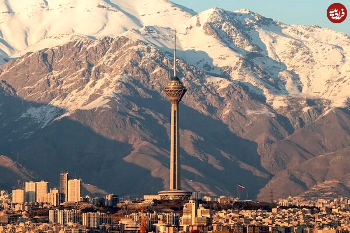 عکسی بی نظیر از تهران؛ برج میلاد و آزادی در کنار هم