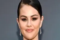 عکس| سفر در زمان؛ «سلنا گومز 17 ساله» در یک مراسم در کالیفرنیا؛ سال 1388