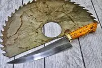 ببینید| مراحل ساخت یک چاقوی آشپزخانه با تیغه اره زنگ زده به روش آهنگر روس