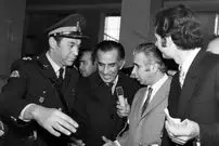 تصاویر؛ سفر در زمان؛ پایان گروگان‌گیری جمشید آموزگار در اتریش و عکس‌های بازگشت به تهران