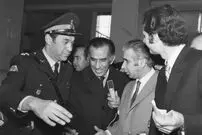 تصاویر؛ سفر در زمان؛ پایان گروگان‌گیری جمشید آموزگار در اتریش و عکس‌های بازگشت به تهران